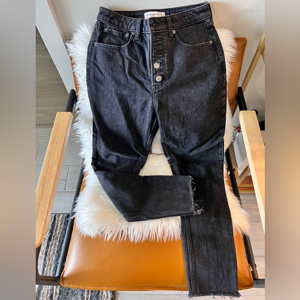 Abercrombie & Fitch Curve love Mom Jeans